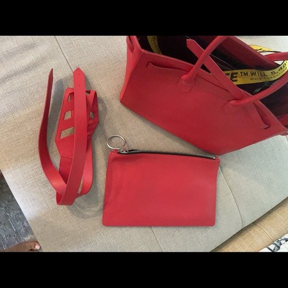 Red crosshatch leather Off-White tote with pouch - Picture 12 of 16